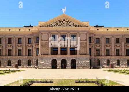 Phoenix, Arizona, USA - Le 25 mai 2019 : l'avant de l'Arizona Capitol Museum au cours de la journée au soleil. Banque D'Images