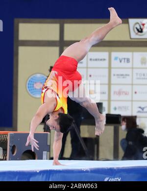 Tokyo, Japon. 29 Nov, 2019. Zhang Kuo de la concurrence de la Chine au cours de la Men's Tumbling Team Final du 34e Championnat du Monde de Gymnastique Trampoline FIG à Tokyo, Japon, le 29 novembre 2019. Crédit : Du Xiaoyi/Xinhua/Alamy Live News Banque D'Images