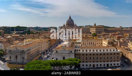 Belle vue sur la Cité du Vatican du Château Sant'Angelo. Tourisme en Italie. Photo de voyage de Rome et du Vatican Banque D'Images