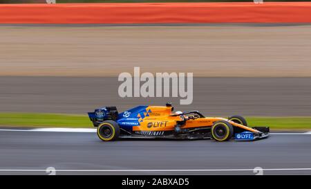 Carlos Sanz sur piste dans la McLaren MCL34, essais de vendredi. Grand Prix de Grande-Bretagne, Silverstone, 2019 Banque D'Images