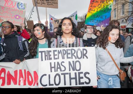 La ville de Cork, Cork, Irlande. 29 Nov, 2019. Les étudiants qui prennent part à la grève du climat mondial qui a eu lieu dans la ville de Cork, Irlande.- Crédit : David Creedon/Alamy Live News Banque D'Images