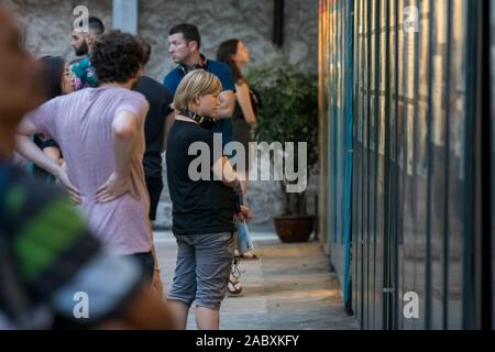 Les touristes visitent la Prison Hoa Lo à Hanoi utilisé pendant la guerre du Vietnam, Vietnam Banque D'Images