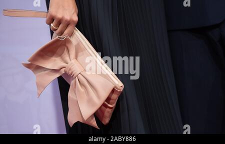 Berlin, Deutschland. Sep 12, 2019. Sac à main - Tapis rouge pour le parti de Bertelsmann dans le Repraesentanzhaus 2019 à Berlin, Allemagne le 12.09.2019. Utilisation dans le monde entier | Credit : dpa/Alamy Live News Banque D'Images