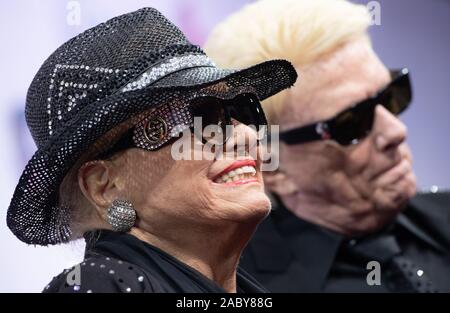 Berlin, Deutschland. Sep 12, 2019. Partenaire musicien HEINO avec Hannelore KRAMM tapis rouge pour la partie 2019 Bertelsmann à l'Repraesentanzhaus à Berlin, Allemagne le 12.09.2019. Utilisation dans le monde entier | Credit : dpa/Alamy Live News Banque D'Images
