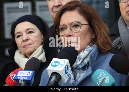 Gdansk, Pologne. 29 Nov, 2019. Malgorzata Kidawa-Blonska est vu à Gdansk, Pologne le 29 novembre 2019 Kidawa Blonska un candidat pour candidat pour le président de la Pologne de la plate-forme civique (PO) a rendu visite à Gdansk à la recherche de soutien dans les élections primaires dans le propre parti politique. Credit : Vadim Pacajev/Alamy Live News Banque D'Images