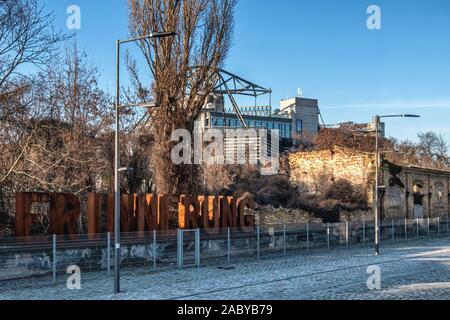 Studio espace de Ben Wagin Anhalter 'Garten' dans le Gleisdreieck Park dans le parc du Musée de la Technologie allemande dans Kreuzberg, Berlin. Banque D'Images