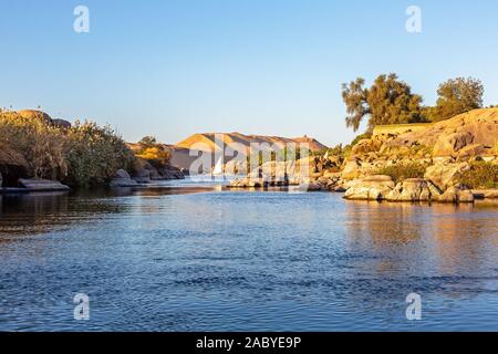 L'île Éléphantine, sur le Nil à la cataracte du Nil, Assouan, Egypte, Afrique du Sud Banque D'Images