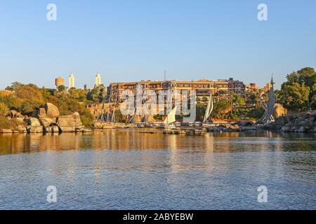 Le Old Cataract, un lieu historique de l'ère coloniale britannique, hôtel 5 étoiles de luxe hôtel situé sur les berges du Nil à Assouan, Egypte, Afrique du Sud Banque D'Images