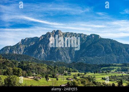 Mont Cornon (2189 m), pic des Alpes italiennes, Val di Fiemme et Val di Stava, Cavalese, Trentin-Haut-Adige, Italie, Europe Banque D'Images