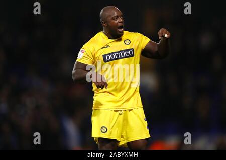 Adebayo Akinfenwa de Wycombe Wanderers les gestes pour les fans d'Ipswich Town à plein temps - Ipswich Town v Wycombe Wanderers, Sky Bet la League One, Portman Road, Ipswich, Royaume-Uni - 26 novembre 2019 Editorial N'utilisez que des restrictions s'appliquent - DataCo Banque D'Images