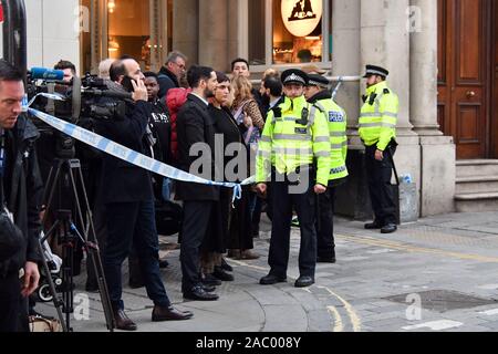London Bridge, London, UK. 29 Nov 2019. La police armée traitant des incidents terroristes à London Bridge London, UK. 29 Nov, 2019. Credit : Nils Jorgensen/Alamy Live News Banque D'Images