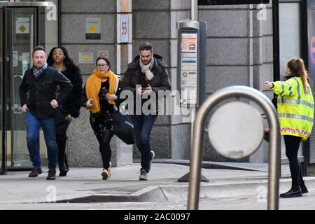 London Bridge, London, UK. 29 Nov 2019. La police armée traitant des incidents terroristes à London Bridge London, UK. 29 Nov, 2019. Credit : Nils Jorgensen/Alamy Live News Banque D'Images