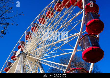 Noël d'Edimbourg 2019 : la grande roue dans les jardins de Princes Street attire les clients tout au long de la saison de Noël. Banque D'Images