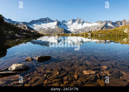 Montagne Großer Möseler, Turnerkamp, Steinmandl Waxeggkees et Hornkees, glacier glacier se reflètent dans un lac de montagne, Zillertal, Tyrol, Autriche Banque D'Images