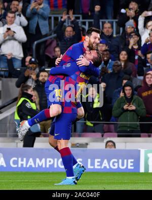 Barcelone, Espagne. 27 Nov, 2019. Griezmann (R) et Messi (L) célébrer un but durant le match de la Ligue des Champions entre le FC Barcelone et Borussia Dor Banque D'Images