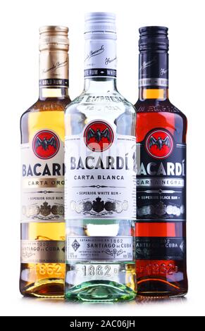 POZNAN, POL - Aug 21, 2019 : bouteilles de rhum Bacardi, un produit de Bacardi Limited, la plus grande entreprise privée, l'entreprise familiale spirits company dans le monde entier Banque D'Images