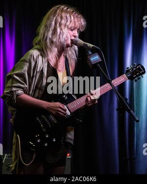 BALA Cynwyd, PA, USA - 09 octobre 2019 - British Singer-Songwriter Visites LION 'S Performance Theatre Radio 145,5 millions aujourd'hui. Banque D'Images