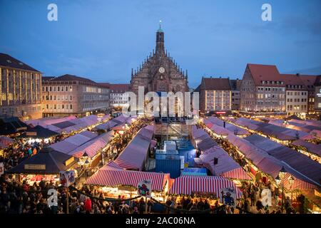 Nuremberg, Allemagne. 29 Nov, 2019. Vue sur le marché de Nuremberg. Crédit : Daniel Karmann/dpa/Alamy Live News Banque D'Images