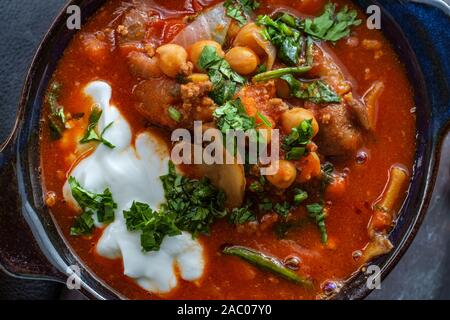 Soupe de pois chiches shawarma agneau avec du yaourt grec Banque D'Images