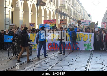 Turin, Italie. 29 Nov 2019. Protestation mondiale sur les changements climatiques, Turin, Italie. 29 Nov, 2019. Credit : Rosa Russo/Alamy Live News Banque D'Images