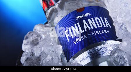 POZNAN, POL - NOV 21, 2019 : Bouteille de Finlandia, une marque de vodka finlandaise appartenant à la Brown-Forman Corporation et distribué dans 135 pays. Banque D'Images