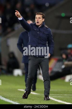 Fulham manager Scott Parker des gestes sur la ligne de touche pendant le match de championnat Sky Bet au Liberty Stadium, Swansea. Banque D'Images