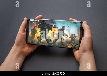 Sarajevo, Bosnie-Herzégovine - le 29 novembre 2019 : Call of Duty : Mobile first-person shooter jeu développé par TiMi Studios et publié par l'activi Banque D'Images
