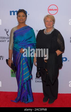 NEW YORK, NY - 25 novembre : Sadhana Subramaniam et Ingrid Falck assister à la 2019 International Emmy Awards à New York Hilton le 25 novembre, 2019 dans Banque D'Images