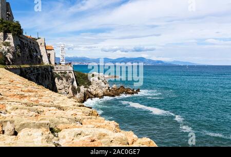Paysage naturel de la côte bleu français, dans la ville d'Antibes Banque D'Images
