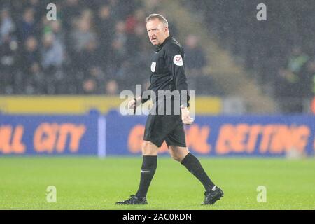 27 novembre 2019, Stade KC, Kingston Upon Hull, Angleterre ; Sky Bet Championship, Hull City v Preston North End : Arbitre John Moss Crédit : David Greaves/News Images Banque D'Images