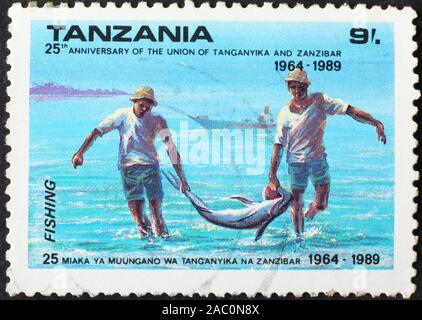 Deux pêcheurs de Tanzanie au timbre-poste Banque D'Images