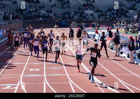 Les garçons du secondaire 4x400 porteur à la compétition de la Penn 2019 Relais . Banque D'Images