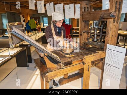 Suisse, Fribourg, Musée Musée Gutenberg, de l'intérieur la pièce, l'impression manuelle appuyez sur Banque D'Images