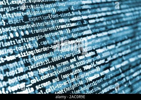 Le code de programmation CSS compressé à l'écran dans les tons bleus Banque D'Images