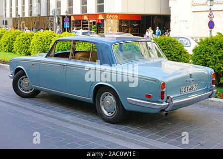 BUDAPEST, HONGRIE - 26 MAI 2019- voir d'une classique bleu vintage Rolls Royce voiture dans la rue à Budapest, Hongrie. Banque D'Images