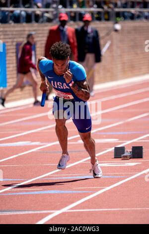 Chris Belcher (USA) en concurrence USA vs le monde Hommes 4x100m au relais 2019 Penn . Banque D'Images