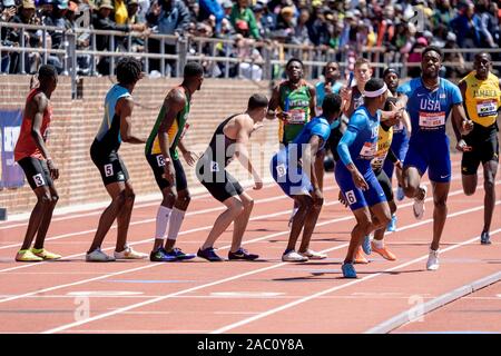 Dontavius Wright et Michael Cherry (USA) en concurrence USA vs le monde Hommes 4x400m au relais 2019 Penn . Banque D'Images