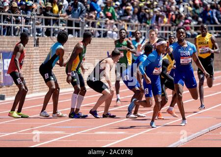 Dontavius Wright et Michael Cherry (USA) en concurrence USA vs le monde Hommes 4x400m au relais 2019 Penn . Banque D'Images