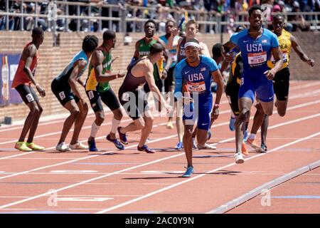 Dontavius Wright et Michael Cherry (USA) en concurrence USA vs le monde Hommes 4x400m au relais 2019 Penn . Banque D'Images