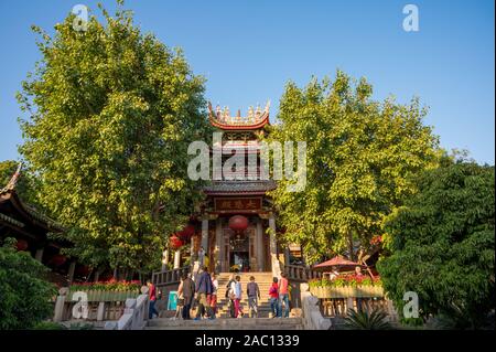 Étang du temple bouddhiste de Nanputuo à Xiamen, Chine Banque D'Images