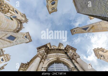 Château de Chambord, vue du toit sur les tours du château , dans la vallée de la Loire, Centre Val de Loire en France Banque D'Images