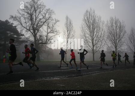 Finsbury Park, au nord de Londres, au Royaume-Uni. 30Th Nov, 2019. La congélation brouillard dans le nord de Londres. Credit : Dinendra Haria/Alamy Live News Banque D'Images