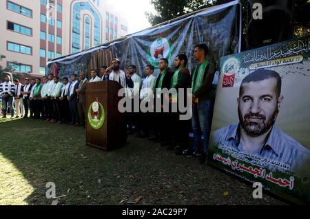 La ville de Gaza, bande de Gaza, territoire palestinien. 30Th Nov, 2019. Membre du Hamas Mushir leader al-Masri ouvre l'exposition de la Semaine nationale à l'Université islamique à Gaza, le 30 novembre 2019 Crédit : Mahmoud Ajjour/APA/Images/fil ZUMA Alamy Live News Banque D'Images