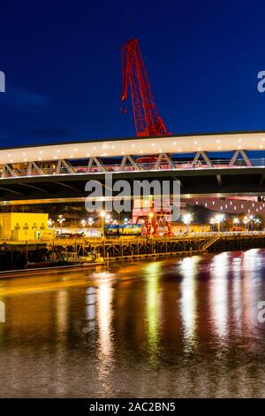 'La Grua Carola', fleuve Nervion, Bilbao, Biscaye, Pays Basque, Espagne, Europe Banque D'Images