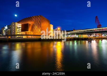 Palais Euskalduna et Iberdrola Tower, Nervion, Bilbao, Biscaye, Pays Basque, Espagne, Europe Banque D'Images