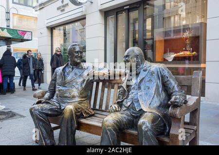 Churchill et Franklin D. Roosevelt alliés Sculpture sur Old Bond Street, Londres, UK Banque D'Images