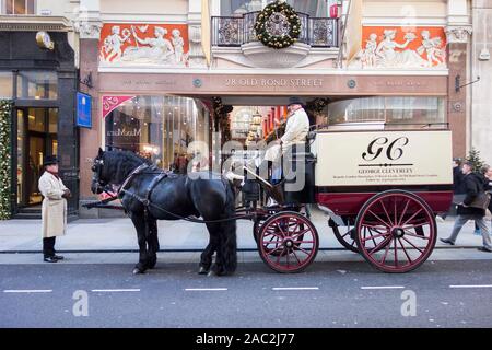 George Cleverley, cordonniers, Royal Arcade, Old Bond Street, London, W1, UK Banque D'Images