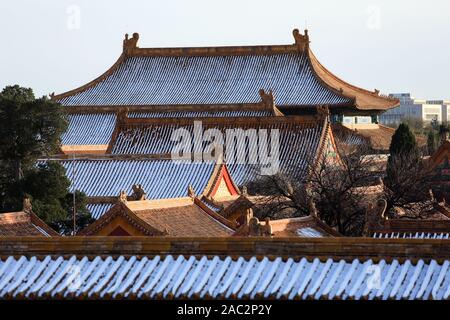 Les toits des salles sont couvertes de neige à la Cité Interdite, également connue comme le Musée du Palais, à Beijing, Chine, le 30 novembre 2019. Beiji Banque D'Images