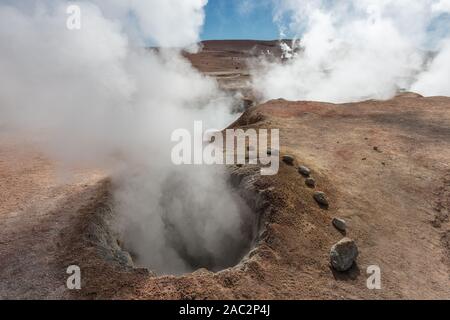 Geysir domaine "sol de mañana", parc national Reserva National de la faune andine Eduardo Avaroa, au sud-ouest de la Bolivie, Potosi, ministère de l'Amérique latine Banque D'Images