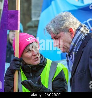 Glasgow, Royaume-Uni. 30Th Nov, 2019. Le St Andrews Day Parade annuelle tenue par une fusion de tous les syndicats écossais (stuc) a eu lieu à travers le centre-ville de Glasgow, Glasgow Green au début et en finissant par le stuc siège à Bath Street. Le défilé a été dirigé par Richard LEONARD, MSP, chef du Parti travailliste en Ecosse et Patrick Harvie, MSP et leader du Parti Vert écossais. Credit : Findlay/Alamy Live News Banque D'Images
